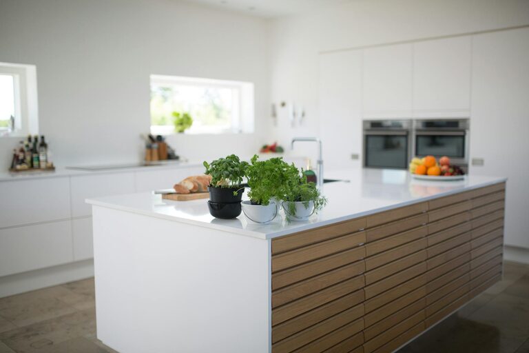 How to Make Your Kitchen Counters Clutter‑Free: Simple Tips for a Tidy Space